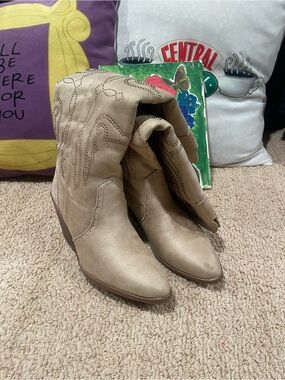 Sugar Taupe Suede Cowgirl boots